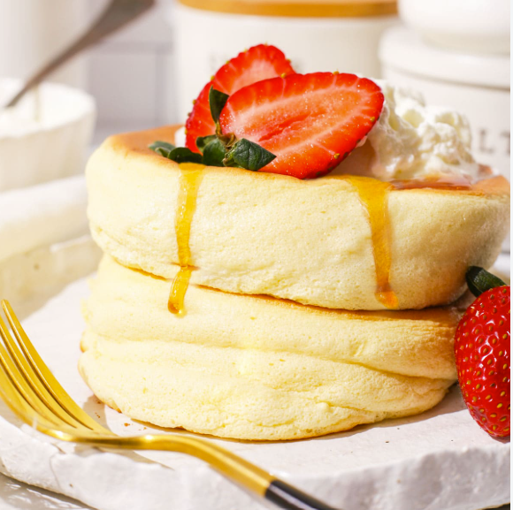 Souffle pancake with toppings